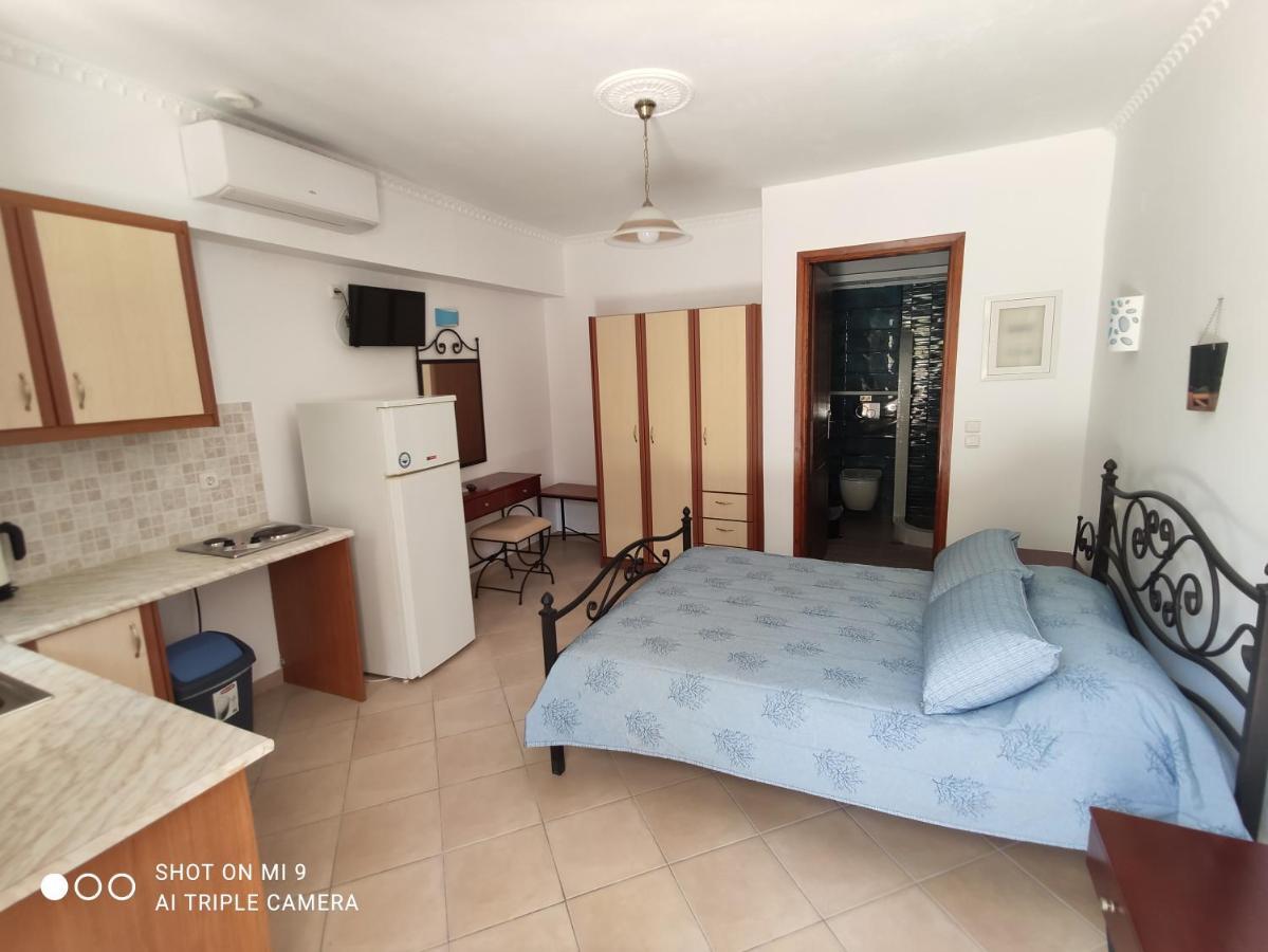 Leonidas Apartments Камарі Екстер'єр фото
