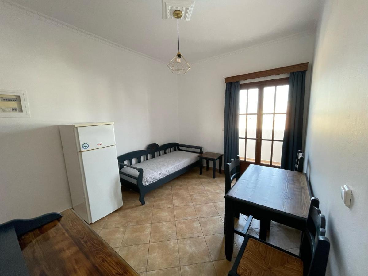 Leonidas Apartments Камарі Екстер'єр фото